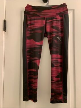 Puma tight capri Maroon and Black Patterned Active Leggings